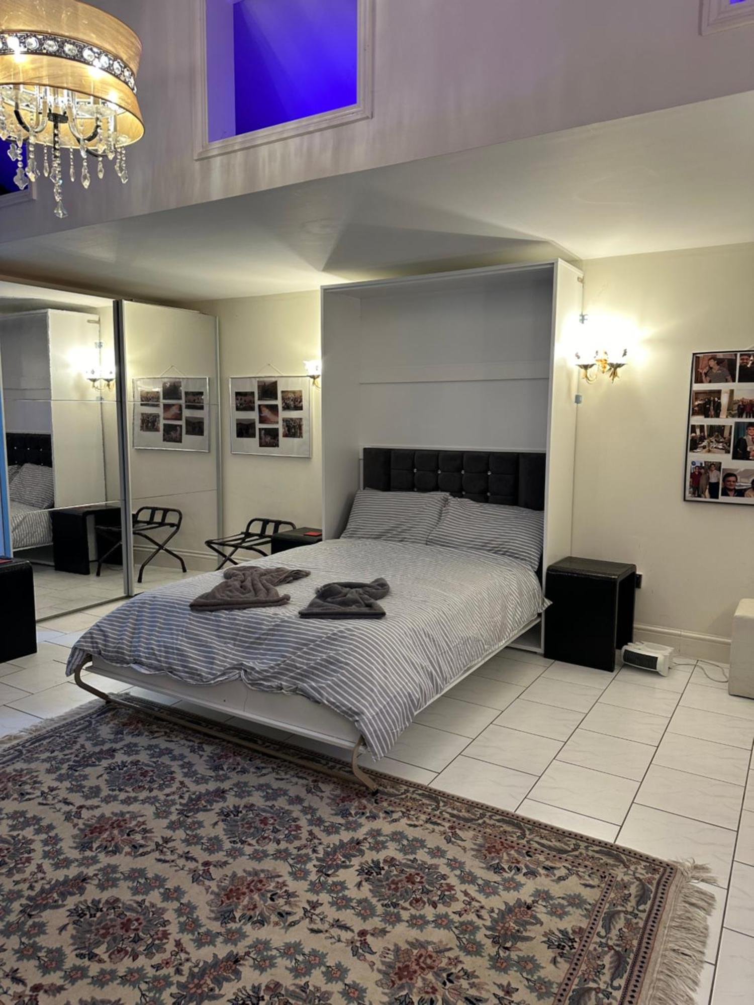 Amazing Gantshill Studio Annexe & Free Parking Redbridge ภายนอก รูปภาพ